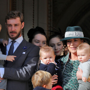 Pierre Casiraghi et son fils Stefano, la princesse Alexandra de Hanovre, Beatrice Borromeo, la princesse Caroline de Hanovre et ses petits-fils Maximilian et Sacha (Fils de Andrea) et Francesco (Fils de Pierre) - La famille princière de Monaco au balcon du palais lors de la fête nationale monégasque, à Monaco. Le 19 novembre 2018. © Dominque Jacovides / Bestimage