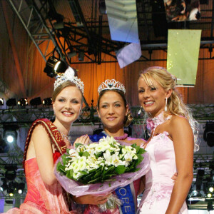 Elodie Gossuin et la gagnante de Miss Europe 2003 (Miss Hongrie) au pavillon Baltard.