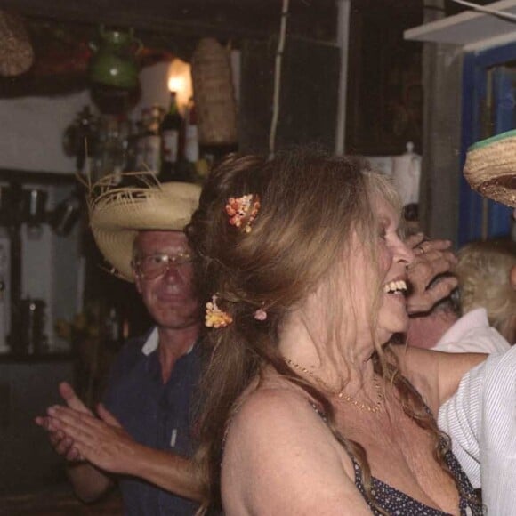 Brigitte Bardot et son mari Bernard d'Ormale lors de leur 5ème anniversaire de mariage à Saint-Tropez. Le 14 août 1997