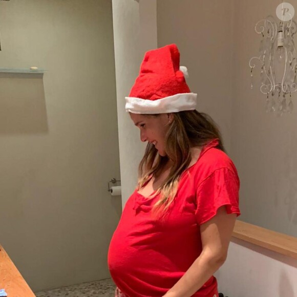 Joyce Jonathan, enceinte, prend la pose sur Instagram. Octobre 2020.