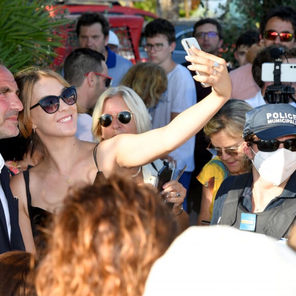 Inauguration de l'exposition des photographies de Nikos Aliagas "Thalassa, peuples de la mer" sur la croisette à Cannes le 25 juin 2020. © Bruno Bebert / Bestimage