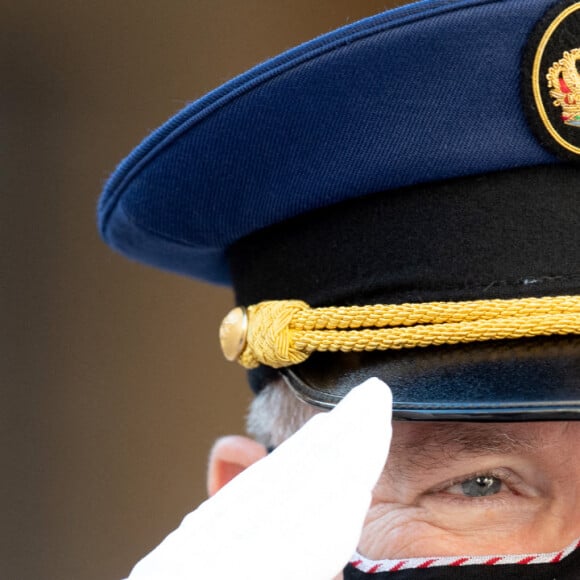 Le prince Albert II de Monaco - La famille princière assiste à une cérémonie de remise de médaille dans la cours du Palais de Monaco lors de la Fête Nationale 2020 de la principauté de Monaco le 19 novembre 2020. © David Nivière / Pool / Bestimage