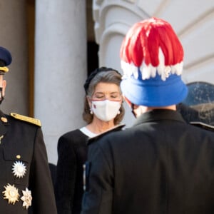 La princesse Charlène de Monaco, la princesse Gabriella de Monaco, comtesse de Carladès, le prince Jacques de Monaco, marquis des Baux, le prince Albert II de Monaco, la princesse Caroline de Hanovre - La famille princière assiste à une cérémonie de remise de médaille dans la cours du Palais de Monaco lors de la Fête Nationale 2020 de la principauté de Monaco le 19 novembre 2020. © David Nivière / Pool / Bestimage