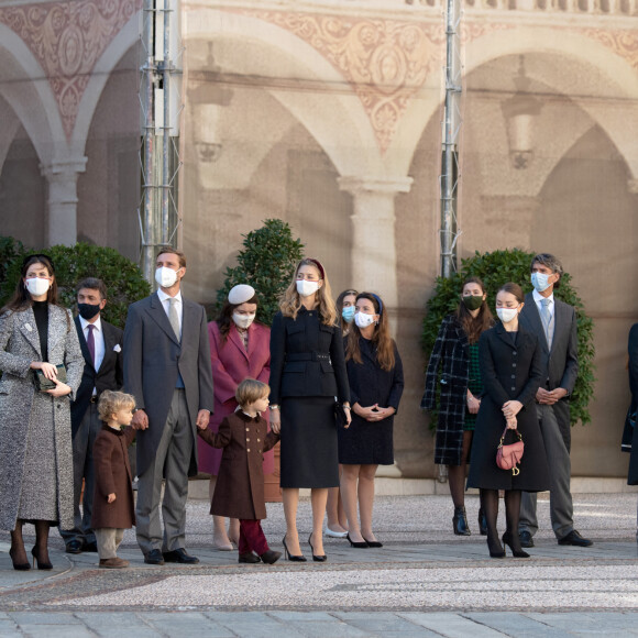 Andrea Casiraghi, Tatiana Casiraghi (Tatiana Santa Domingo), Stefano Casiraghi, Pierre Casiraghi, Francesco Casiraghi, Mélanie de Massy (de Lusignan), Beatrice Borromeo (habillée en Dior), la princesse Alexandra de Hanovre (habillée en Dior) et son compagnon Ben Sylvester Strautmann, Louis Ducret et sa femme Marie Chevallier - La famille princière assiste à une cérémonie de remise de médaille dans la cours du Palais de Monaco lors de la Fête Nationale 2020 de la principauté de Monaco le 19 novembre 2020. © David Nivière / Pool / Bestimage