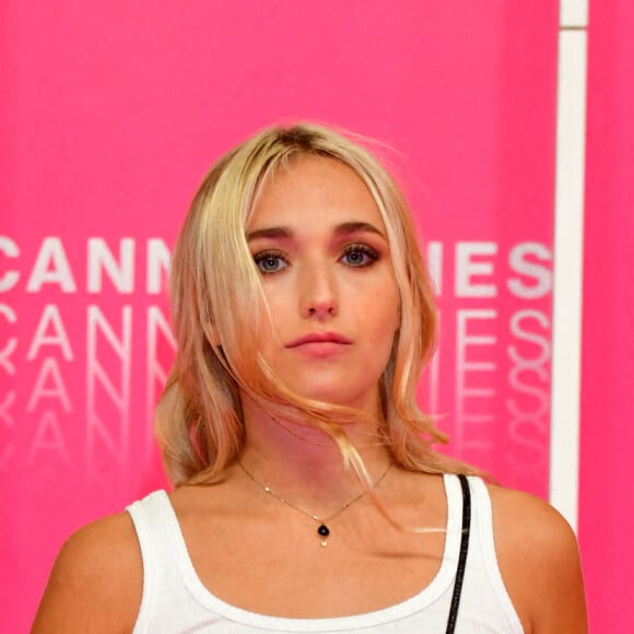 Chloé Jouannet - People lors du photocall de la 3ème soirée du Canneseries saison 3 au Palais des Festivals à Cannes, le 11 octobre 2020. Canneseries se déroule du 9 au 14 octobre 2020 avec des mesures sanitaires importantes dues au COVID-19. © Bruno Bebert/Bestimage