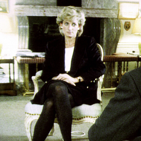 Diana lors de son interview pour l'émission "Panorama" sur la BBC, avec le journaliste Martin Bashir, le 20 novembre 1995 au palais de Kensington.