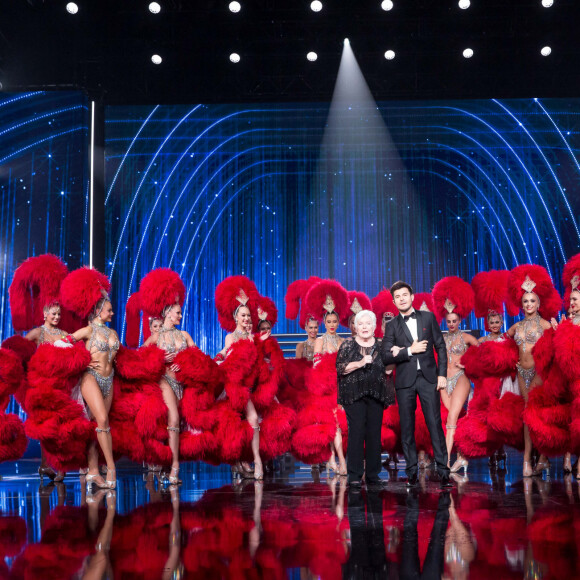 Exclusif - Vinent Niclo et Line Renaud - Enregistrement de l'émission "100 ans de comédies musicales pour le Sidaction", qui sera diffusée le 2 avril sur France 2. Le 10 mars 2020 © Moreau-Perusseau / Bestimage À l'occasion de la 27ème édition du Sidaction, France 2 propose une soirée exceptionnelle autour des grandes comédies musicales le jeudi 02 avril, à 21h05, sous la présidence de L.RENAUD. Inspirée des émissions des Carpentier, découvrez cette fiction-variété unique en son genre, orchestrée par M.S.LACARRAU qui vous transportera dans l'univers des comédies musicales de Broadway, Las Vegas ou Paris. Spécialement conçus et chorégraphiés pour l'émission, vivez de l'intérieur les plus beaux tableaux revisités de " West Side Story ", " Notre-Dame de Paris ", " New York, New York ", " Roméo & Juliette ", " Moulin Rouge ", " Mozart, l'Opéra Rock ", " Cats ", " Hello Dolly ! ", " Chicago ", " Les Dix Commandements " et beaucoup d'autres... De nombreux artistes d'aujourd'hui referont vivre ces spectacles musicaux féériques dans des mises en scène inédites. Une grande soirée d'engagement pour l'association Sidaction pour sensibiliser les téléspectateurs et faire appel à leur générosité. Les réseaux sociaux de France Télévisions se mettront aux couleurs du Sidaction et relaieront les appels aux dons pendant cette période importante ! Une équipe du numérique sera présente sur place pour vous faire vivre les coulisses de ce grand événement. Émotion, interviews, rencontre avec les bénévoles et les artistes volontaires... Vivez le Sidaction comme si vous y étiez sur tous les réseaux sociaux de France 2 et sur France.tv.  Exclusive - No Web No Blog pour Belgique et Suisse