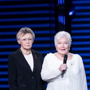 Exclusif - Françoise Barré-Sinoussi, Line Renaud - Enregistrement de l'émission "100 ans de comédies musicales pour le Sidaction", qui sera diffusée le 2 avril sur France 2. Le 10 mars 2020 © Moreau-Perusseau / Bestimage À l'occasion de la 27ème édition du Sidaction, France 2 propose une soirée exceptionnelle autour des grandes comédies musicales le jeudi 02 avril, à 21h05, sous la présidence de L.RENAUD. Inspirée des émissions des Carpentier, découvrez cette fiction-variété unique en son genre, orchestrée par M.S.LACARRAU qui vous transportera dans l'univers des comédies musicales de Broadway, Las Vegas ou Paris. Spécialement conçus et chorégraphiés pour l'émission, vivez de l'intérieur les plus beaux tableaux revisités de " West Side Story ", " Notre-Dame de Paris ", " New York, New York ", " Roméo & Juliette ", " Moulin Rouge ", " Mozart, l'Opéra Rock ", " Cats ", " Hello Dolly ! ", " Chicago ", " Les Dix Commandements " et beaucoup d'autres... De nombreux artistes d'aujourd'hui referont vivre ces spectacles musicaux féériques dans des mises en scène inédites. Une grande soirée d'engagement pour l'association Sidaction pour sensibiliser les téléspectateurs et faire appel à leur générosité. Les réseaux sociaux de France Télévisions se mettront aux couleurs du Sidaction et relaieront les appels aux dons pendant cette période importante ! Une équipe du numérique sera présente sur place pour vous faire vivre les coulisses de ce grand événement. Émotion, interviews, rencontre avec les bénévoles et les artistes volontaires... Vivez le Sidaction comme si vous y étiez sur tous les réseaux sociaux de France 2 et sur France.tv.  Exclusive - No Web No Blog pour Belgique et Suisse