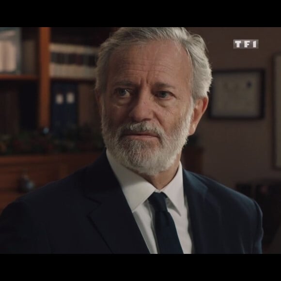 Francis Huster dans la série "Ici tout commence", diffusée sur TF1.