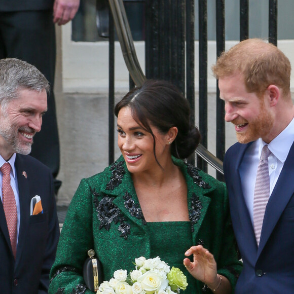 Le prince Harry, duc de Sussex, Meghan Markle, duchesse de Sussex, enceinte, à la sortie de Canada House après une cérémonie pour la Journée du Commonwealth à Londres le 11 mars 2019. 