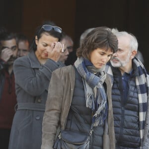 Isabelle Giordano et Églantine Éméyé - Sorties des obsèques du journaliste, animateur de télévision et animateur de radio français Philippe Gildas en la salle de la Coupole au crématorium du cimetière du Père-Lachaise à Paris, France, le 5 novembre 2018.