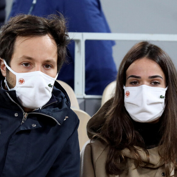 Vianney Bureau et sa compagne Catherine Robert en tribune lors des internationaux de tennis de Roland Garros à Paris le 4 octobre 2020. © Dominique Jacovides / Bestimage