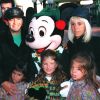 Diego Maradona en famille à Disneyland.