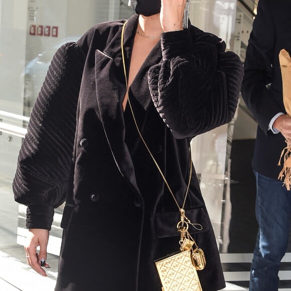 Rita Ora en marge d'un défilé à Milan pendant la fashion week printemps-été 2021. Le 23 septembre 2020.