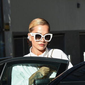 Exclusif - Rita Ora à la sortie de son hôtel à Milan pendant la fashion week printemps-été 2021. Le 23 septembre 2020.