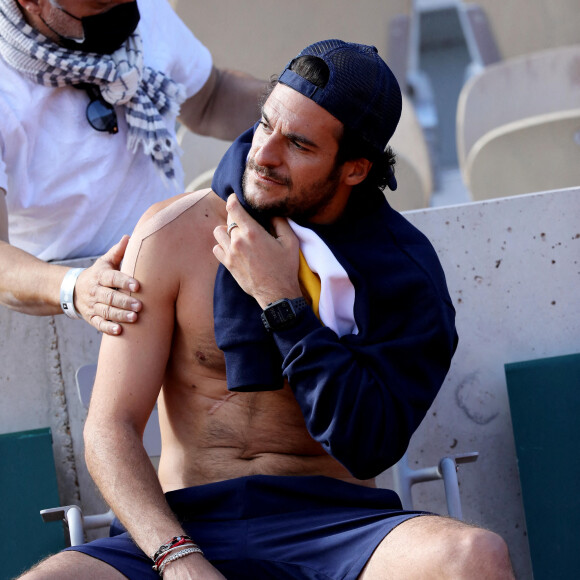 Amir Haddad au tournoi de tennis du programme "Stars, Set et Match", dont la marque française "Hair rituel by Sisley" est le partenaire officiel, sur le court Simonne-Mathieu dans le cadre des Internationaux de Roland Garros à Paris. Le 7 Octobre 2020 © Dominique Jacovides / Bestimage