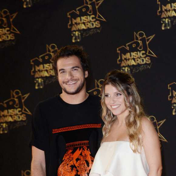 Amir Haddad et sa femme Lital (enceinte) - 20ème cérémonie des NRJ Music Awards au Palais des Festivals à Cannes. Le 10 novembre 2018 © Christophe Aubert via Bestimage