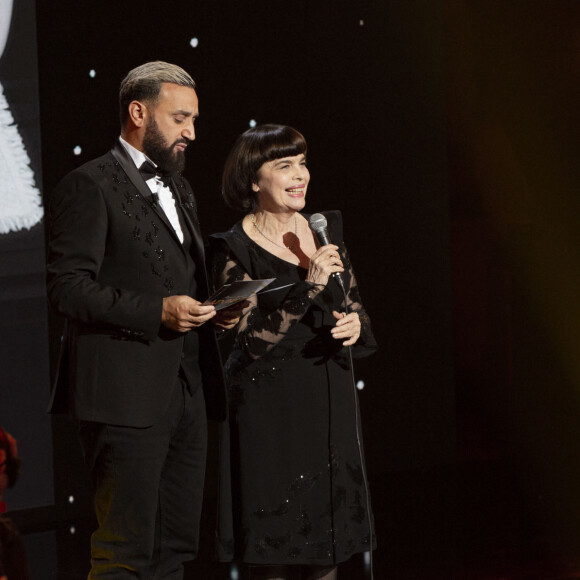 Exclusif - Cyril Hanouna et Mireille Mathieu - Hommage à Charles Aznavour lors de l'émission "Monsieur Aznavour", diffusée sur C8. Le 3 octobre 2019. © Jack Tribeca / Bestimage