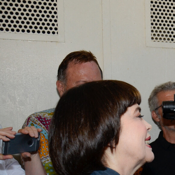 Mireille Mathieu et Pierre Cardin (propriétaire du château) - Concert de Mireille Mathieu au château du Marquis de Sade dans le cadre du festival de Lacoste dans le Vaucluse le 26 juillet 2019. © Alex Marizy / Bestimage