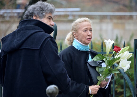 Exclusif - Brigitte Fossey et son mari Yves Samama aux obsèques de Marcelle Feuillade (mère de Brigitte Fossey) en l'Eglise de Notre Dame de Boulogne Billancourt. Le 23 décembre 2016.