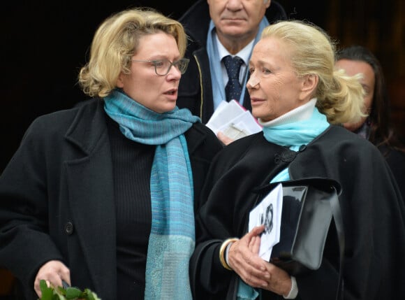 Exclusif - Brigitte Fossey, sa fille Marie Adam et son mari Yves Samama aux obsèques de Marcelle Feuillade (mère de Brigitte Fossey) en l'Eglise de Notre Dame de Boulogne Billancourt. Le 23 décembre 2016.