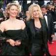  Brigitte Fossey et sa fille Marie Adam - Montée des marches pour le film "2046" de Kar Wai Wong - 57e Festival de Cannes. 2004. 