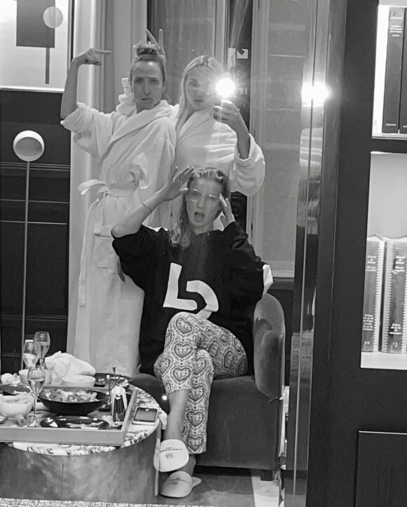 Chloé Jouannet a partagé des photos de ses retrouvailles à Paris avec sa mère Alexandra Lamy et sa tante Audrey Lamy, sur Instagram.
