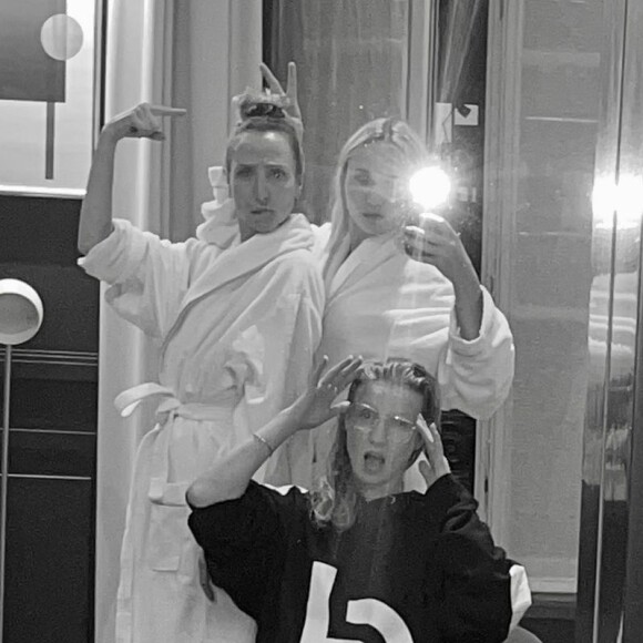 Chloé Jouannet a partagé des photos de ses retrouvailles à Paris avec sa mère Alexandra Lamy et sa tante Audrey Lamy, sur Instagram.