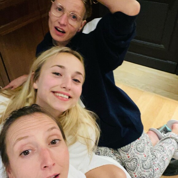 Chloé Jouannet a partagé des photos de ses retrouvailles à Paris avec sa mère Alexandra Lamy et sa tante Audrey Lamy, sur Instagram.