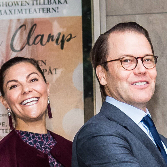 La princesse Victoria de Suède et le prince Daniel de Suède se rendent au théâtre Maxim à Stockholm, le 1er octobre 2020.