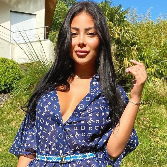 Maeva Ghennam en robe sur Instagram, le 9 novembre 2020