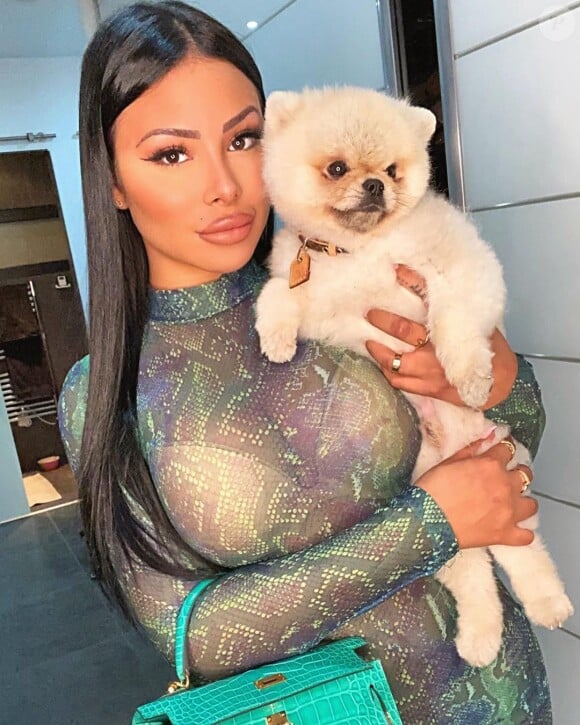 Maeva Ghennam et son chien Hermès, le 19 septembre 2020