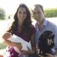 Photos officielles du Prince William, de sa femme Catherine Kate Middleton, la duchesse de Cambridge, et de leur fils le Prince George de Cambridge, a Londres, le 19 aout 2013. La famille pose dans le jardin de chez Kate avec leurs chiens Lupo et Tilly.