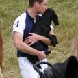  Le prince William et son fidèle toutou, Lupo, le  17 juin 2012.  