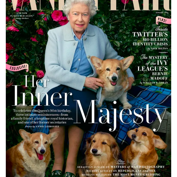 Elizabeth en couverture du magazine "Vanity Fair" avec ses chiens en 2018.