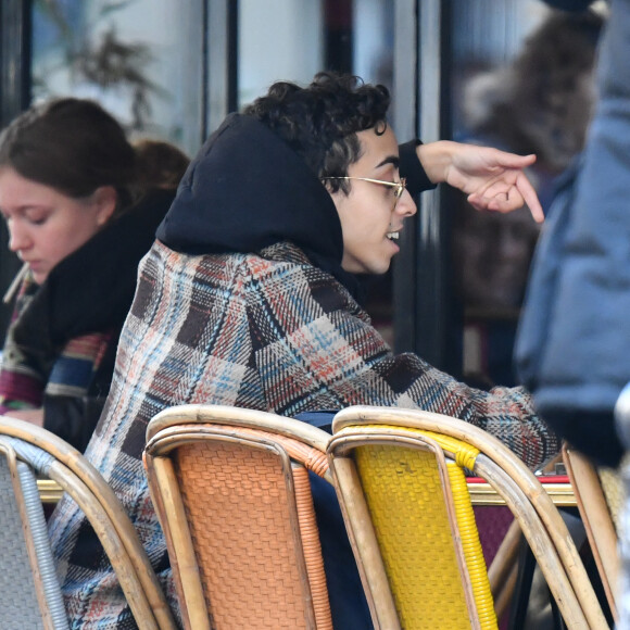 Exclusif - Bilal Hassani prend un verre en terrasse avec des amis à Paris le 18 janvier 2019.