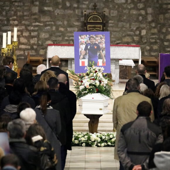 Cercueil - Intérieur église - Obsèques du rugbyman Christophe Dominici en l'église Saint-Louis de Hyères le 4 décembre 2020 © Franck Muller / Nice Matin / Bestimage