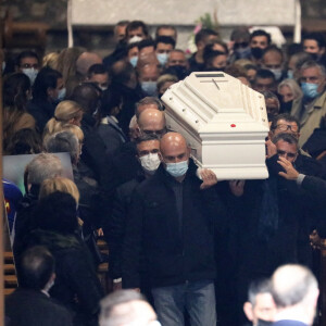 Cercueil sortie église - Obsèques du rugbyman Christophe Dominici en l'église Saint-Louis de Hyères le 4 décembre 2020 © Franck Muller / Nice Matin / Bestimage