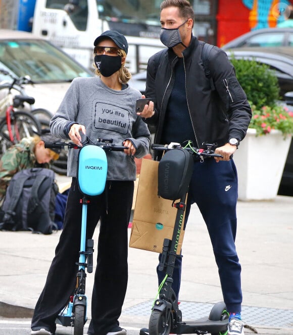 Paris Hilton et son compagnon Carter Reum à New York, le 25 octobre 2020.