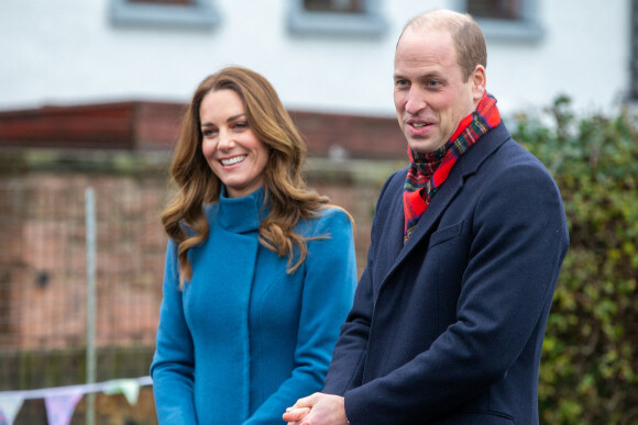 Le prince William, duc de Cambridge, et Catherine (Kate) Middleton, duchesse de Cambridge, rencontrent le personnel et les élèves lors d'une visite à la Holy Trinity Church of England First School à Berwick upon Tweed le deuxième jour d'une tournée de trois jours à travers le pays.
