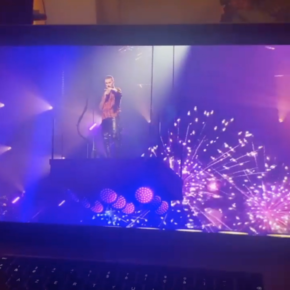 Slimane a suivi le concert de M. Pokora diffusé en direct sr Inlive Stream. Le 8 décembre 2020.