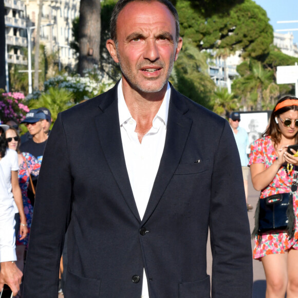 Inauguration de l'exposition des photographies de Nikos Aliagas "Thalassa, peuples de la mer" sur la croisette à Cannes le 25 juin 2020. © Bruno Bebert / Bestimage