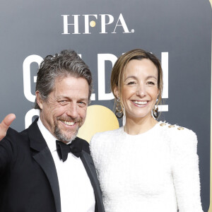Hugh Grant et sa femme Anna Elisabet Eberstein au photocall de la 76ème cérémonie annuelle des Golden Globe Awards au Beverly Hilton Hotel à Los Angeles, Californie, Etats-Unis, le 6 janver 2019.