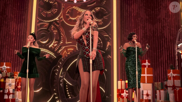 Mariah Carey dans le clip de la chanson "Oh Santa!" avec Ariana Grande et Jennifer Hudson.