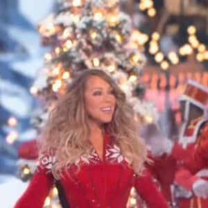 Mariah Carey dans le clip de la chanson "Oh Santa!" avec Ariana Grande et Jennifer Hudson.