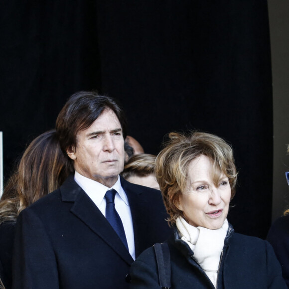 Estelle Lefébure, sa fille, Emma Smet, Nathalie Baye, Sylvie Vartan, Tony Scotti - Obsèques de Johnny Hallyday à Paris le 9 décembre 2017