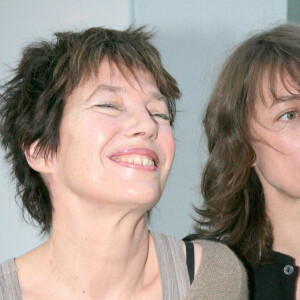 Jane Birkin, co-égérie de la saison avec sa fille Kate Barry, photographe - Soirée de lancement des collections hiver 2007 de La Redoute à Paris.