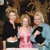 Melissa Joan Hart, Beth Broderick et Caroline Rhea célèbrent le 100e épisode de la série "Sabrina, l'apprentie sorcière". Le 30 août 2000. © ABACA