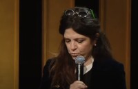 Agnès Jaoui évoque les abus sexuels dont elle a été victime enfant, lors d'un discours pour le collectif 50/50 à Paris.
