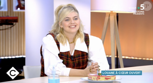 Louane Emera invitée dans "C à vous" sur France 5.